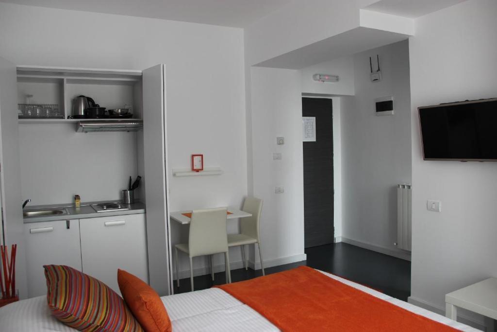Aparthotel Living 3*