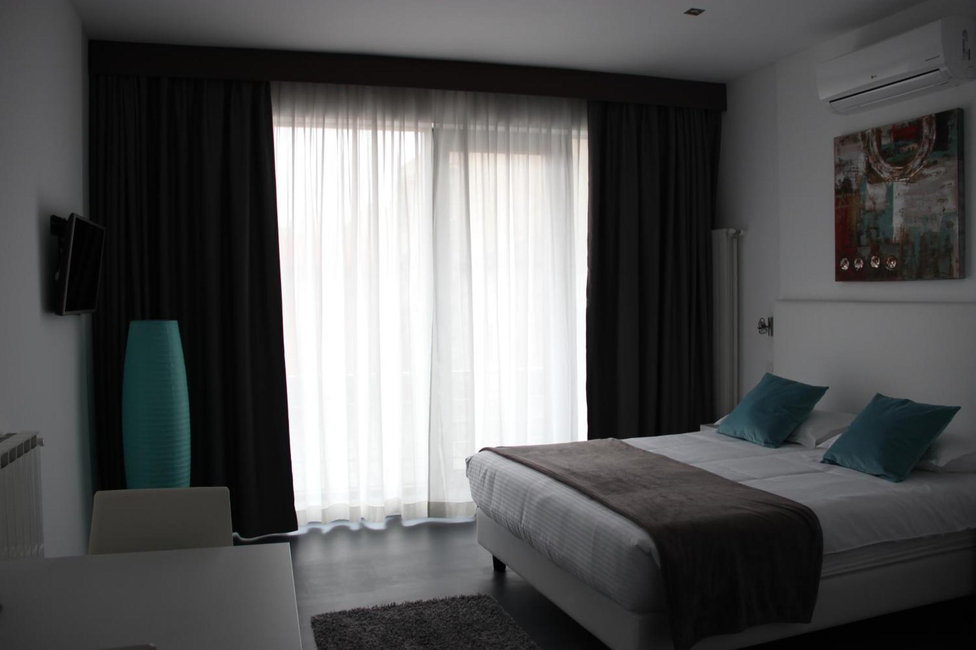 Aparthotel Living 3*