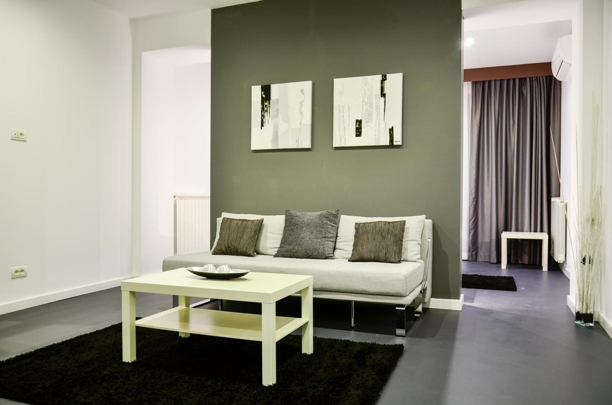 Aparthotel Living 3*